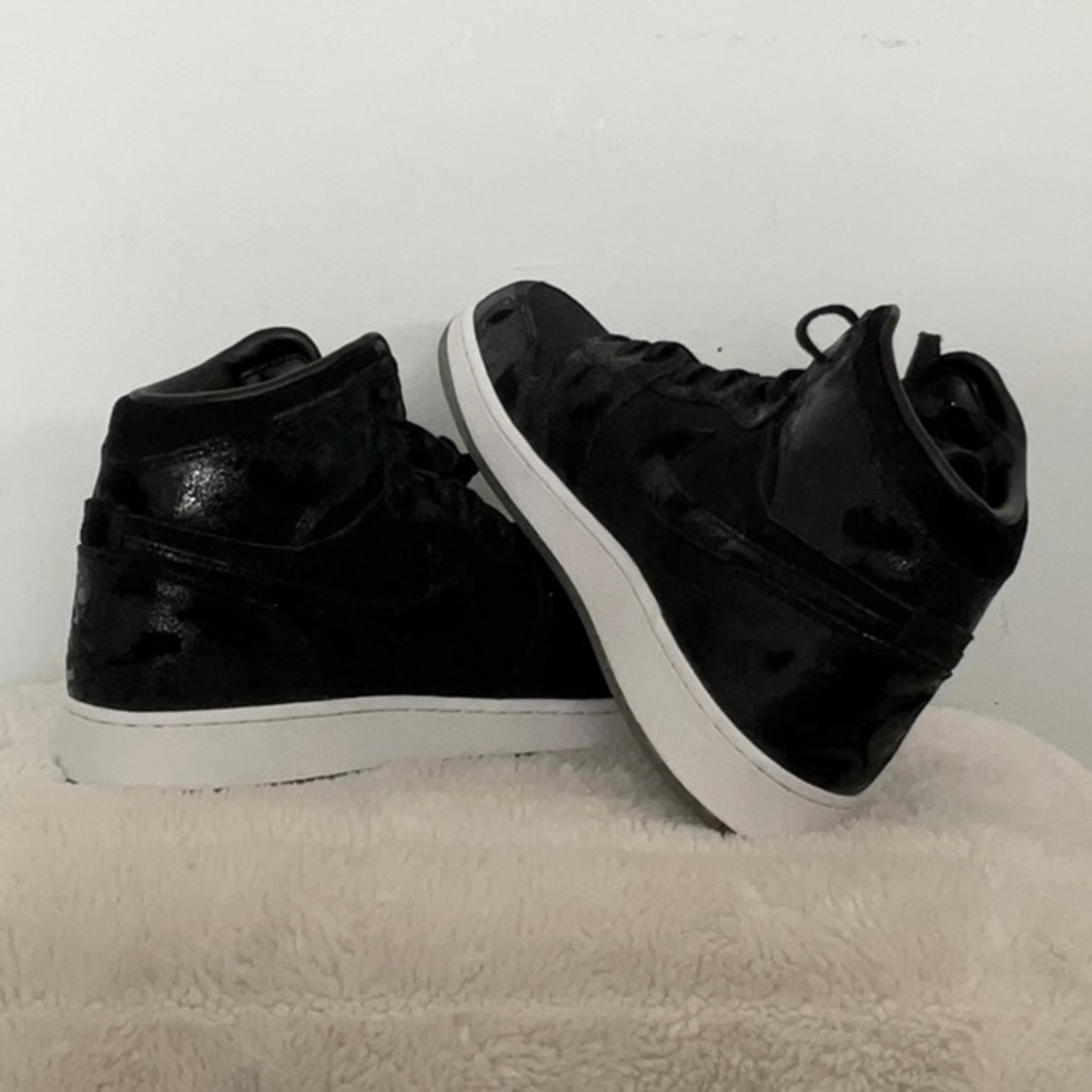 Nike AIR JORDAN 1 RET HI PREM HC GG/ Black/Black-White-Gym RED(Inside shoe)
